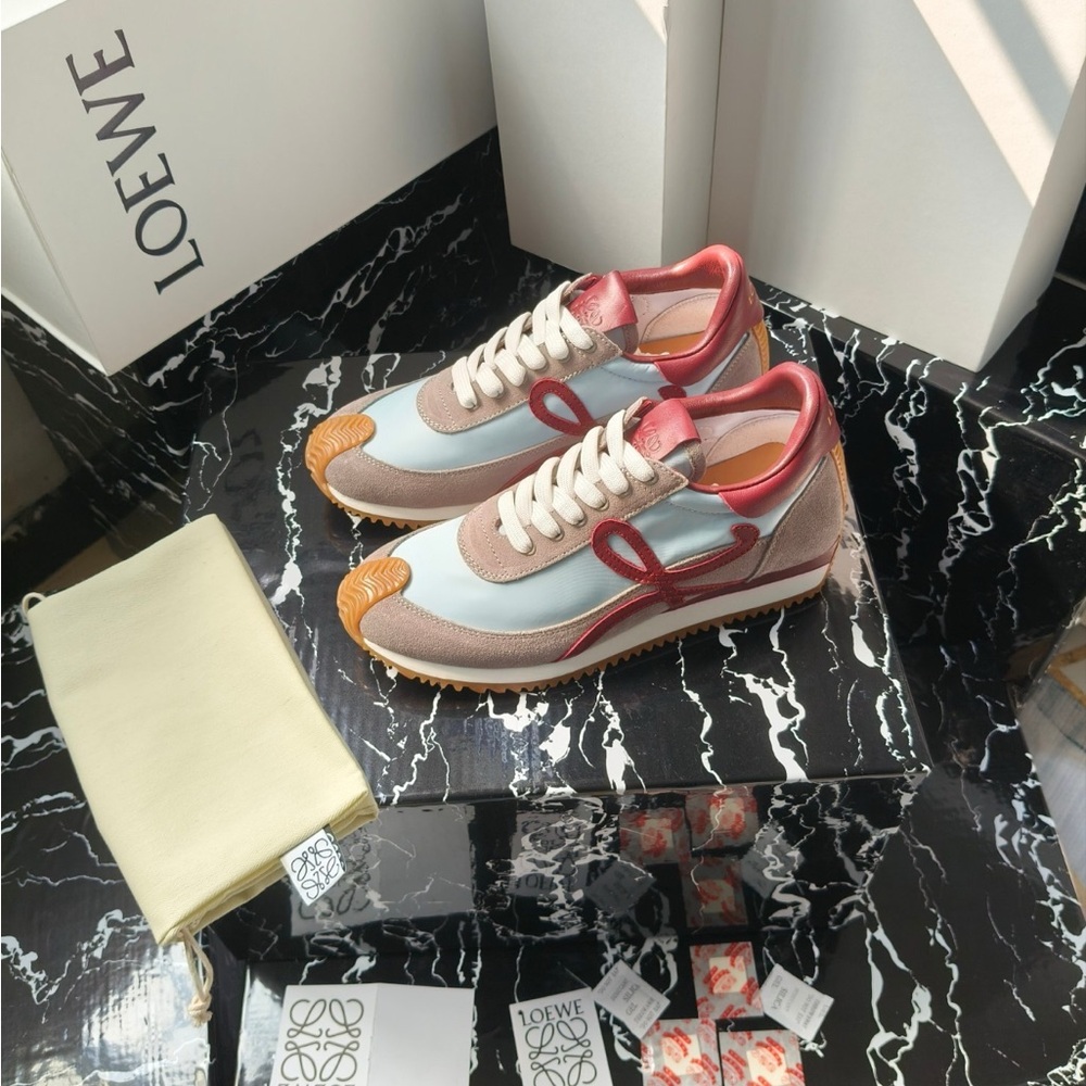 Women's leather&suede  Lifestyle Sneakers similar to Lowe